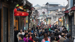 股票配资行业-全球市值霸主苹果公司再度出手 首款头显Vision Pro深夜重磅登场 纳指100ETF强势4连阳再创新高
